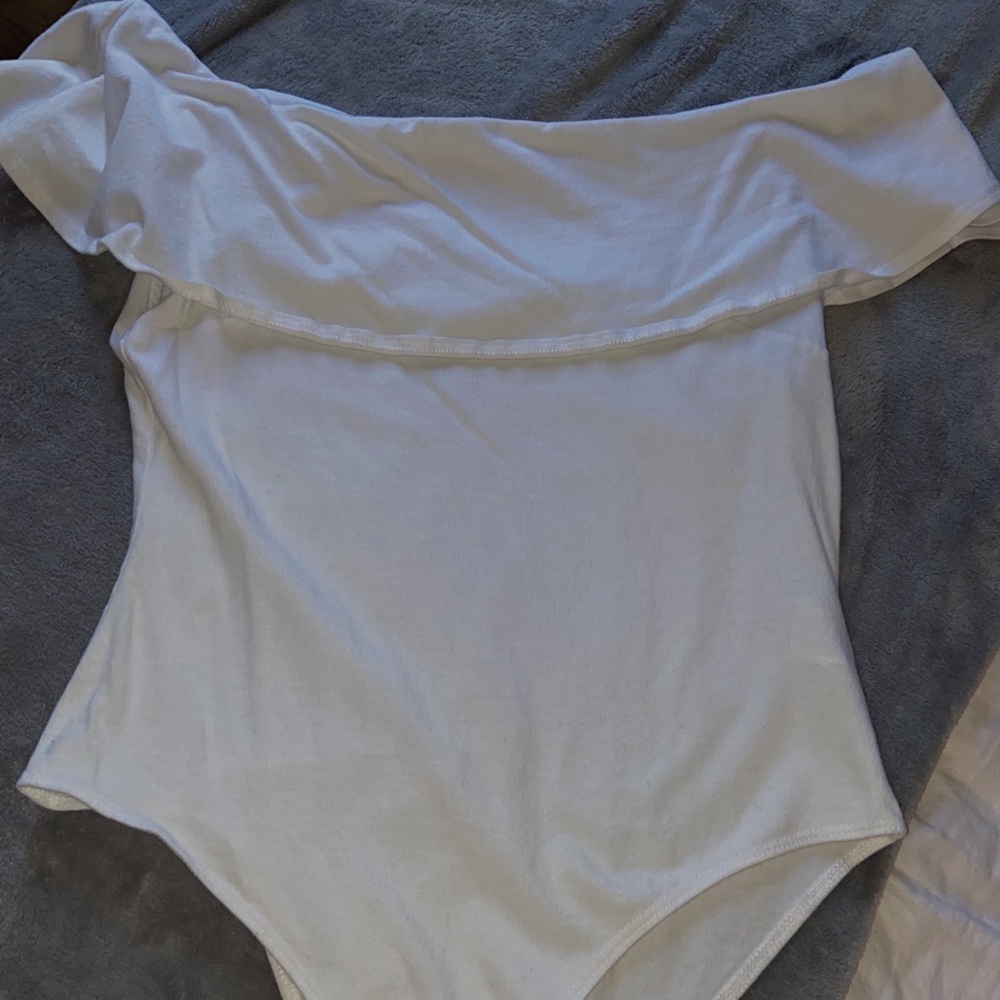 Forever21 white off the shoulder bodysuit !🤍